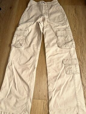 Hollister Tan Cargo Pants with Multi-Pocket Design - size 00, 23R